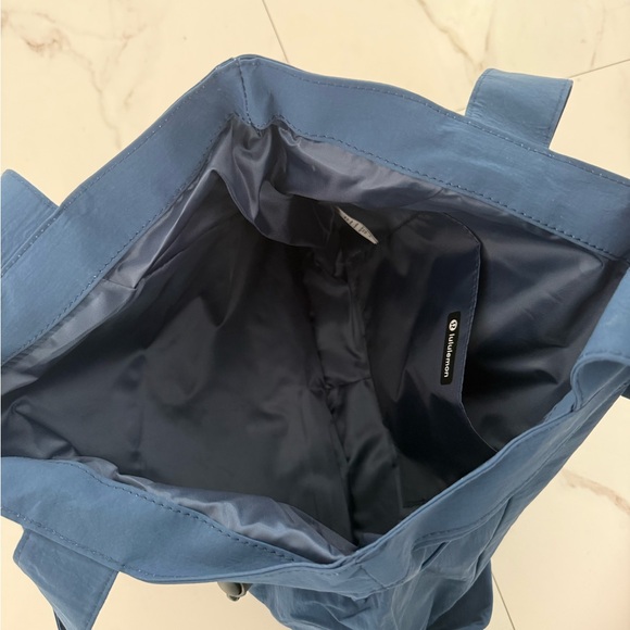Lululemon Tote Bag 18L - Picture 3 of 3
